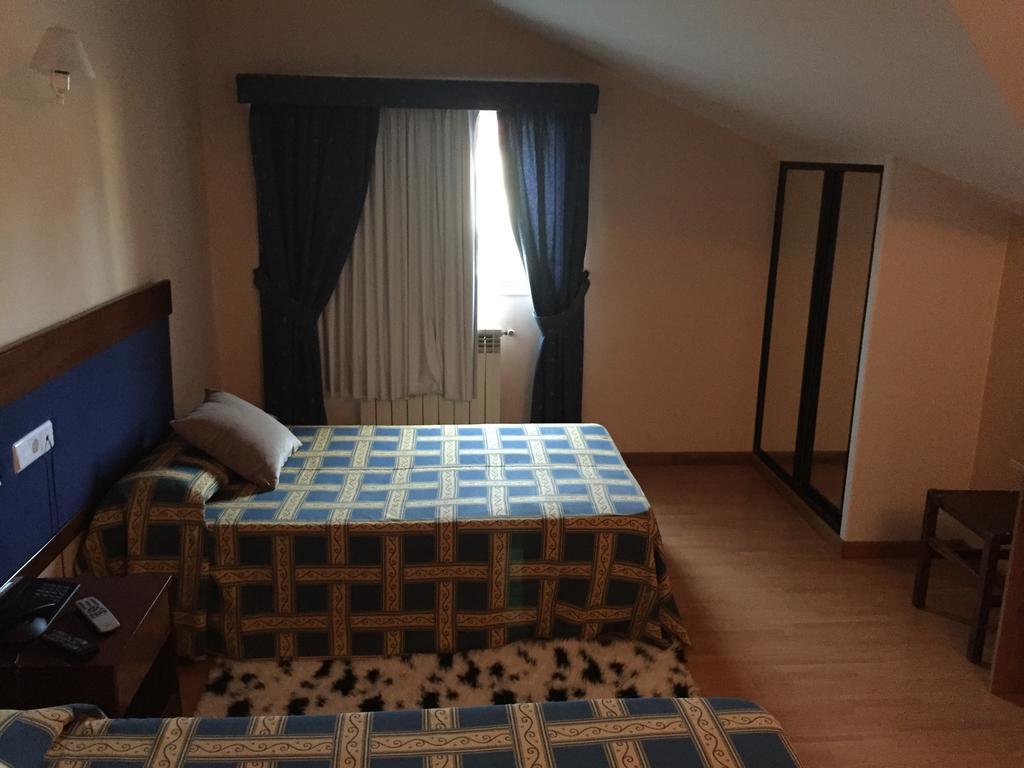Hotel Santa Cruz Монтаос Номер фото